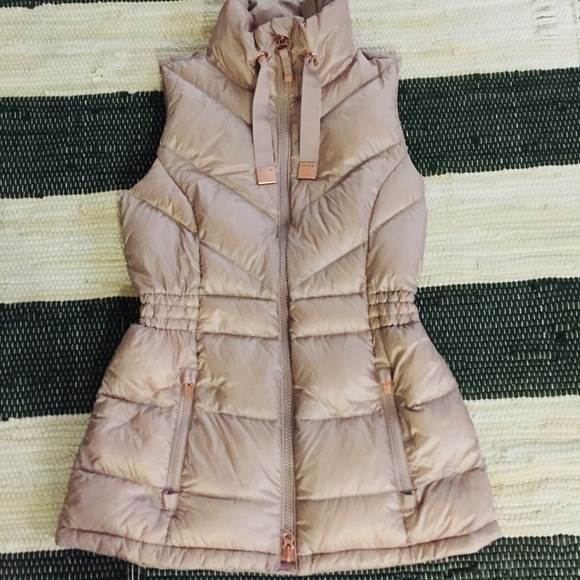 Athleta vest. - Picture 2 of 4